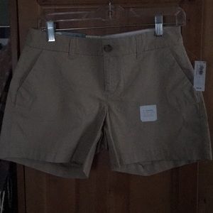 Old Navy - NWT -size 2 - 5” length shorts - khaki